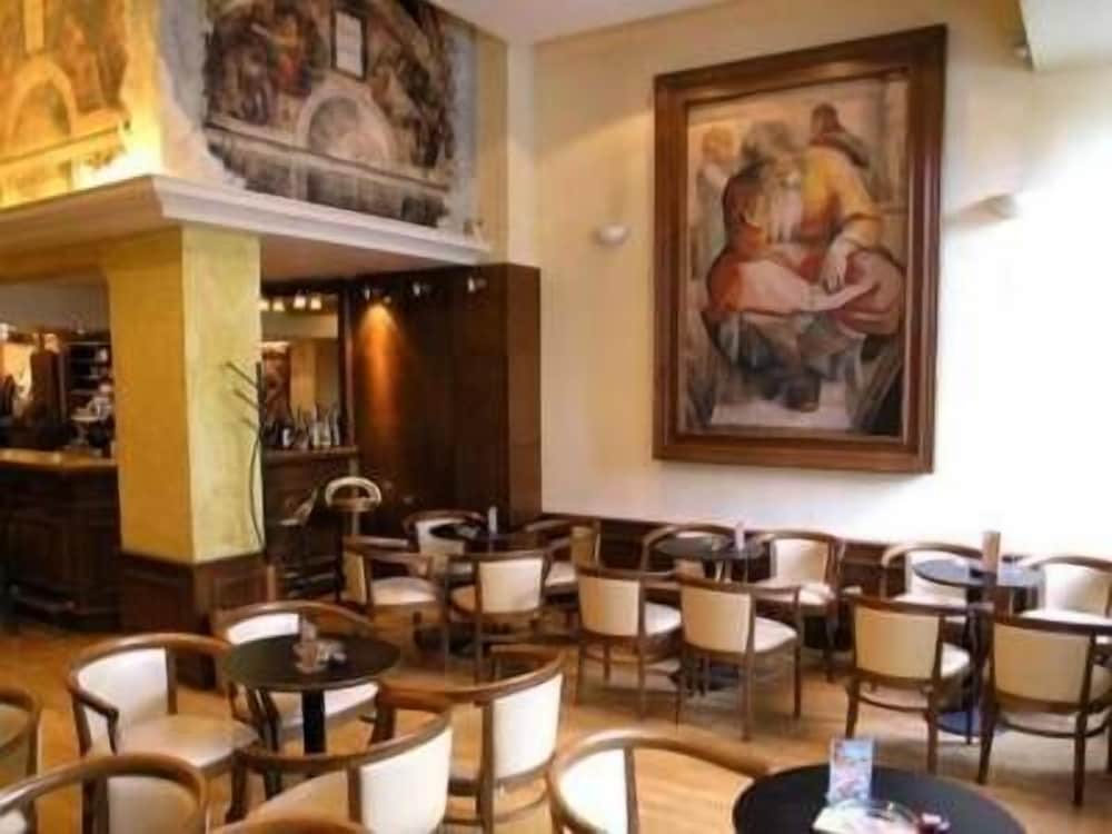 ATHENS CITY HOTEL 44/51