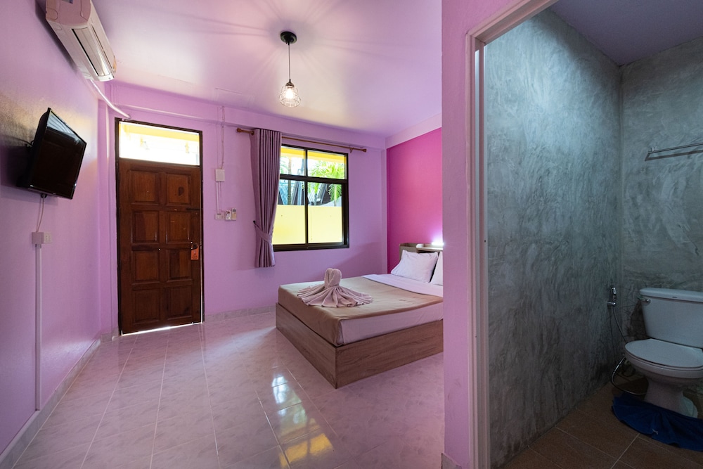 myPatong Social Hostel 50/50