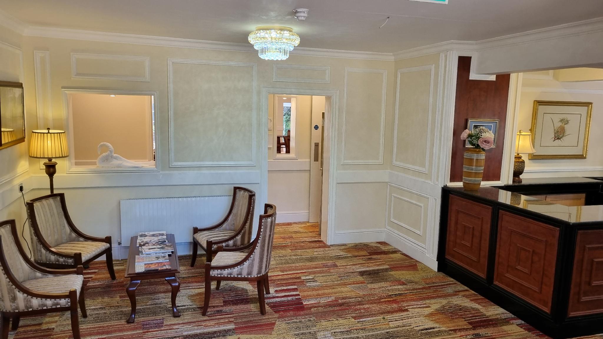 Royal Swan, Ashley Manor - B&B 8/30