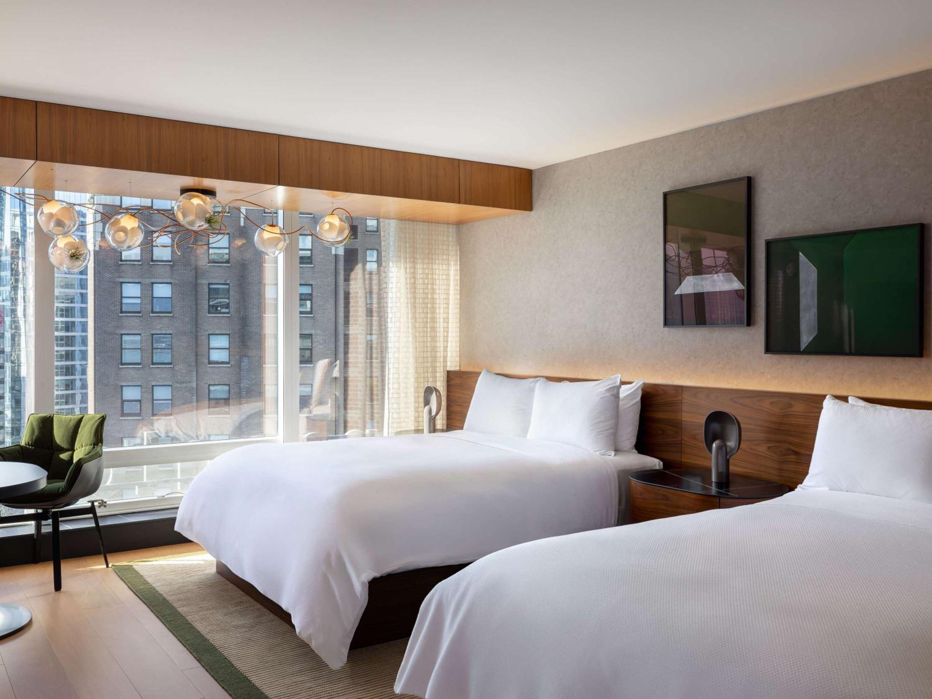 Fairmont Gold, Harbor, Suite, King Bed, Mountain View, Corner, Fairmont Pacific Rim 7/10