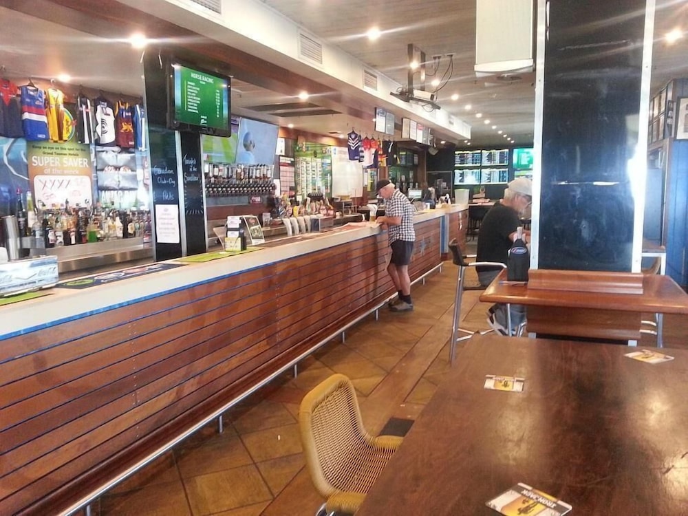 Grand Tasman Hotel 11/65