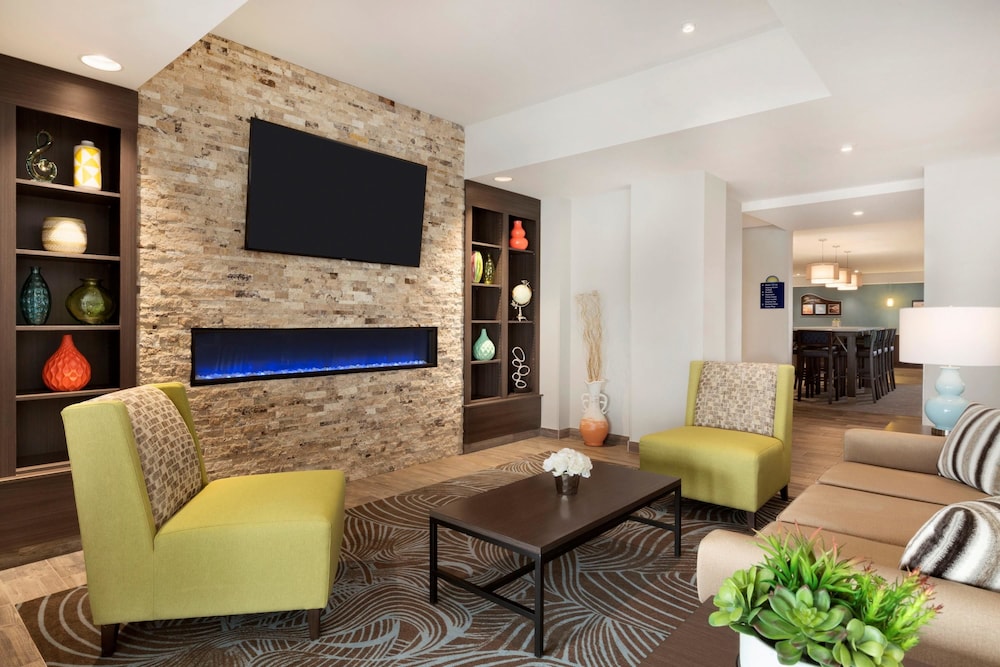 Fairfield Inn & Suites by Marriott Airdrie 38/54