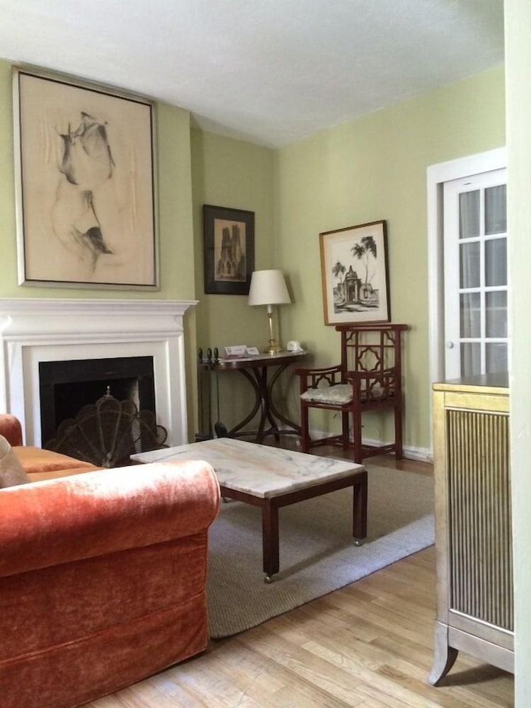 Incentra Village Guest House 32/50