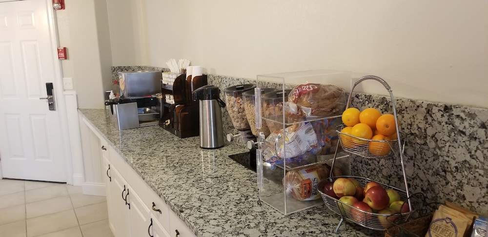Cedar Park Whirlpool Suites 42/61