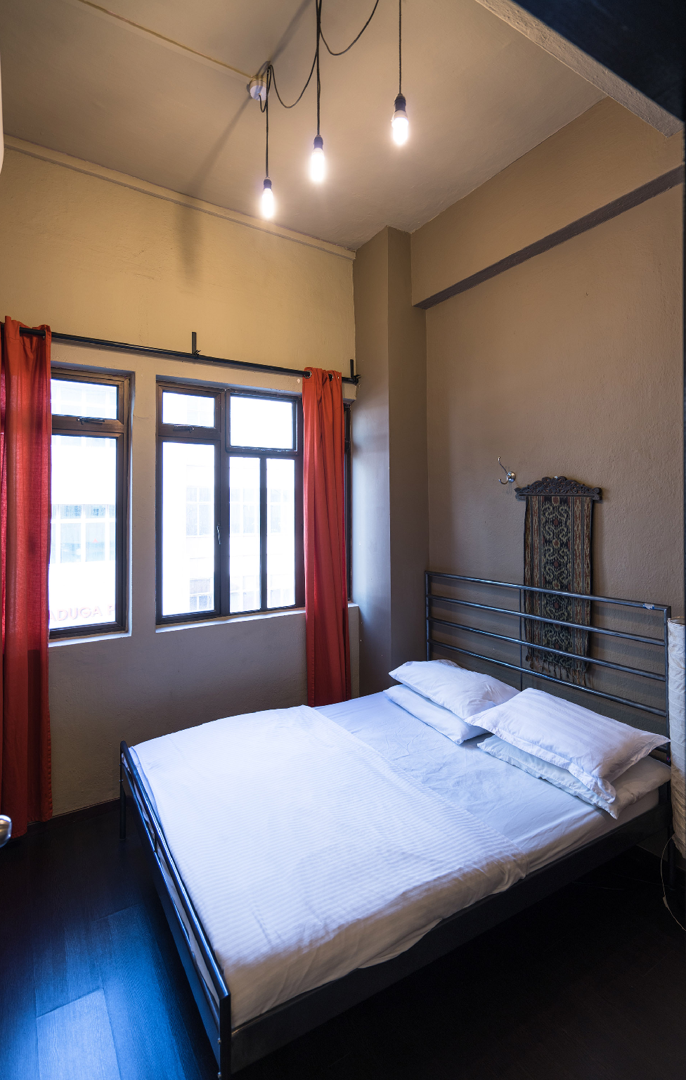 Bluewaters Pods 38 Hongkong St 17/40