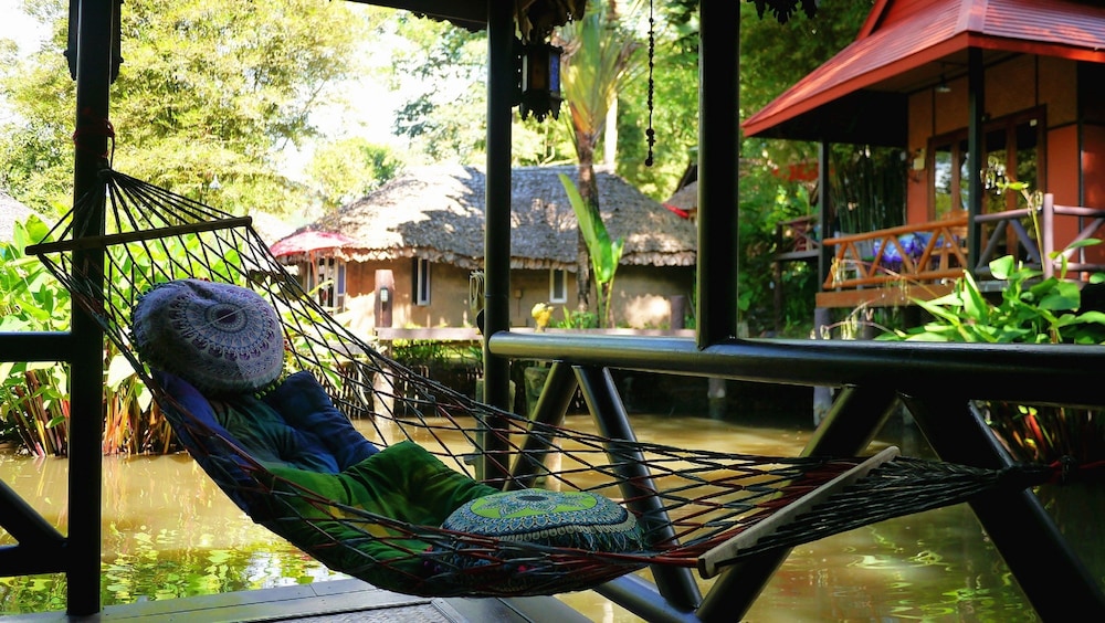 Pho Rak Nah Pai Hotel 44/48