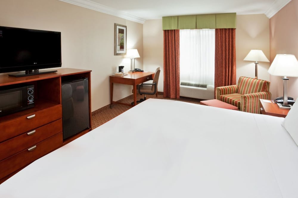 Holiday Inn Express Hotel Suites Niagara Falls 31/75