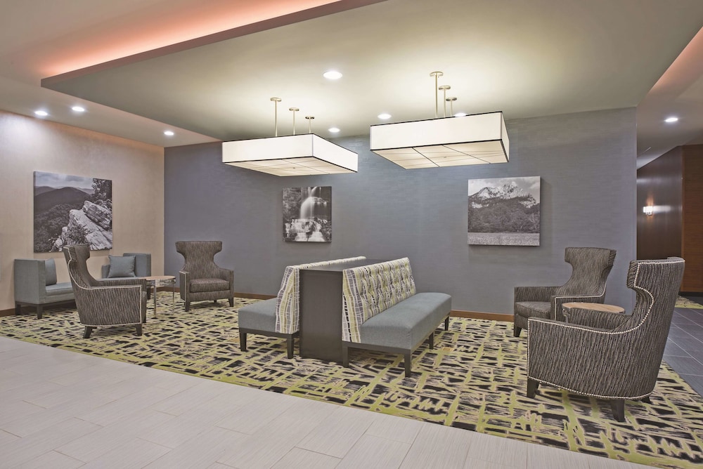 La Quinta Inn & Suites by Wyndham Morgantown 36/60