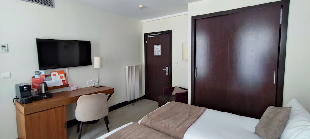Elysees Bassano Hotel Formely Bw Hotel Elysees Bassa 42/81