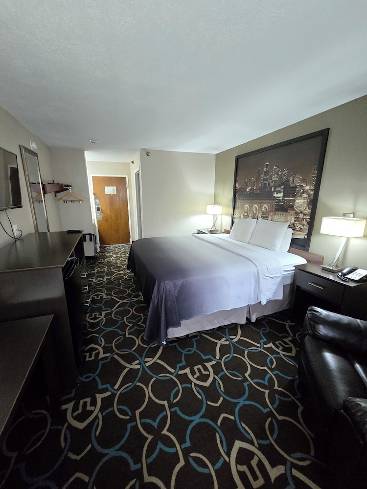 Room, Double Bed, Accessible, Super 8 By Wyndham Kansas City 4/10