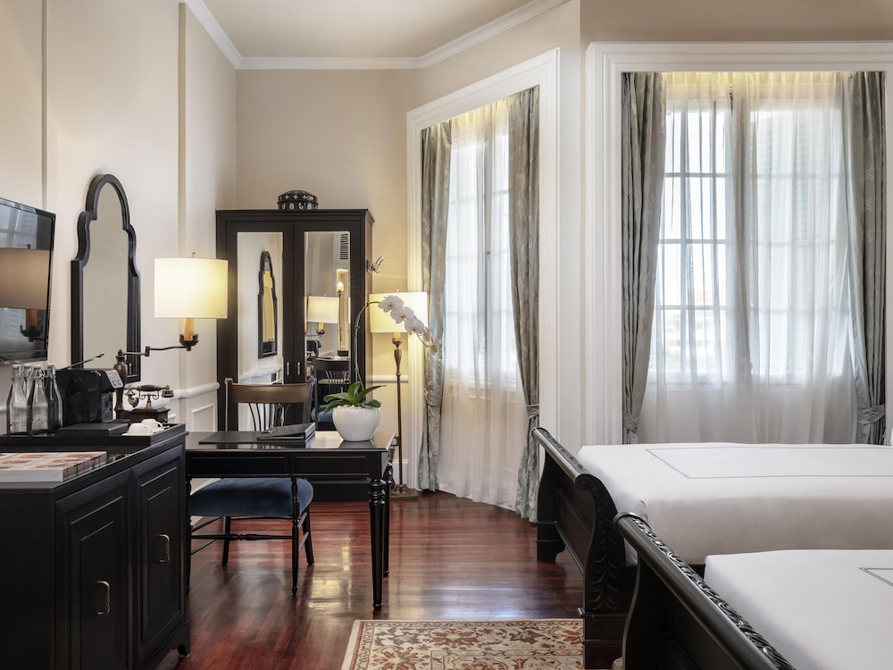 Landmark, Suite, 1 King and 2 Double Beds، Raffles Hotel Le Royal 9/10