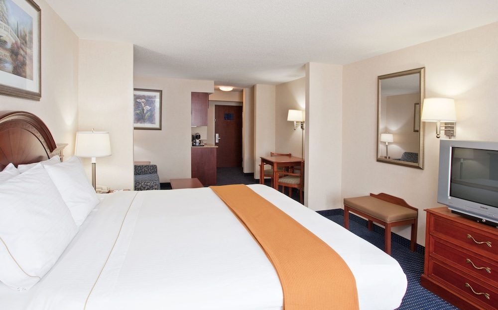 Holiday Inn Express Hotel & Suites Cleveland-Richfield 19/59