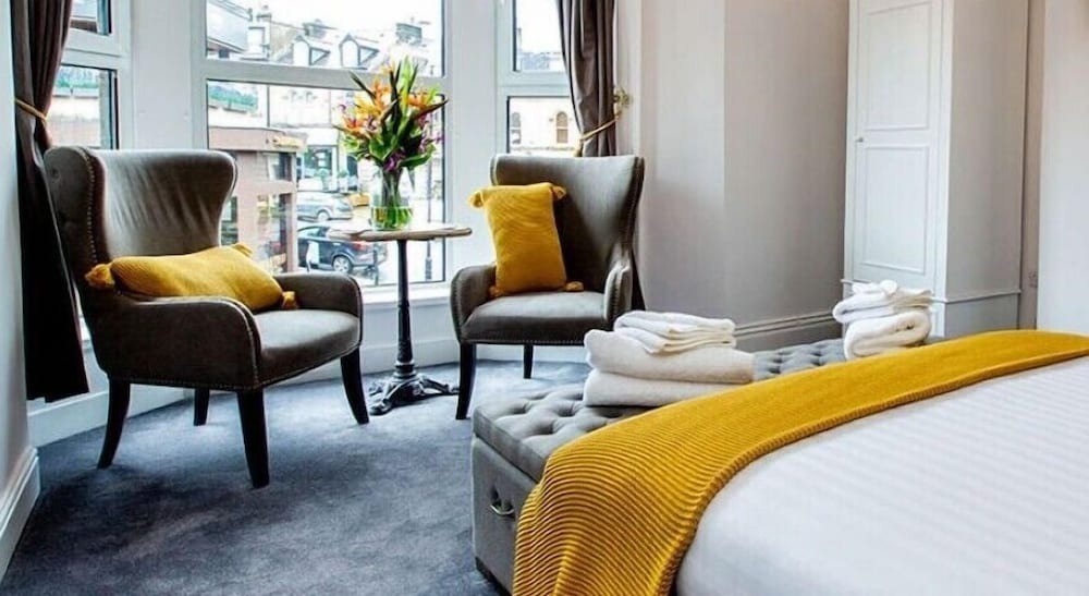 Inn at Cheltenham Parade 28/42