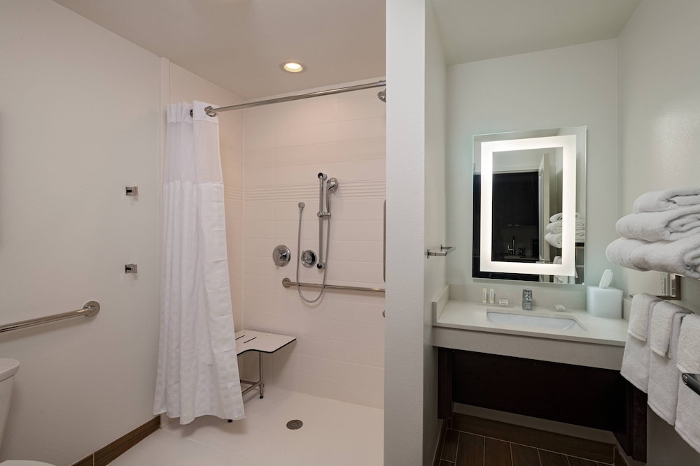 TownePlace Suites by Marriott San Antonio Northwest at The RIM 11/38