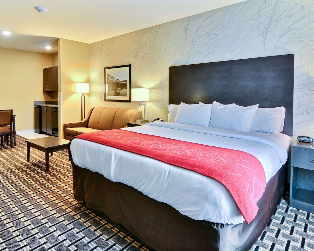Comfort Suites Uniontown, PA 18/44