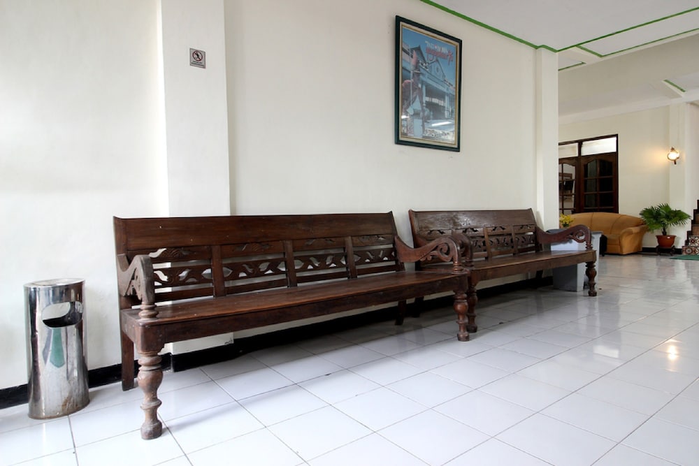 Reddoorz Plus Near Lempuyangan Station 3 16/25