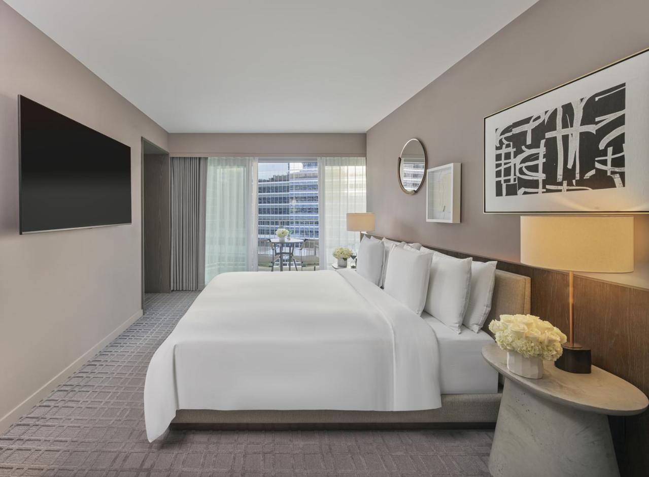 1 Bedroom, Plaza, Century, Suite, King Bed, 2 Bathrooms