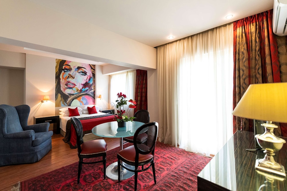 Best Western Plus Embassy Hotel 34/48