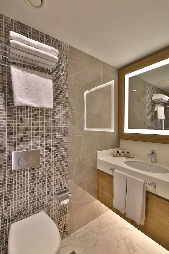 Bof Hotels Ceo Suites 73/73