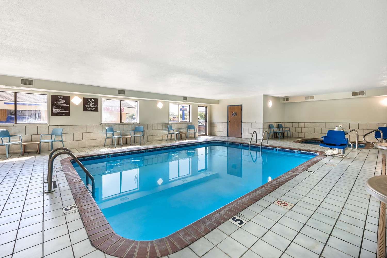 Sleep Inn & Suites Salina I-135 20/26