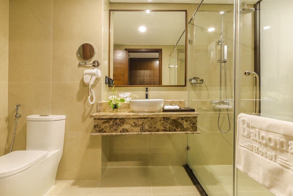 Balcona Hotel Da Nang 70/72