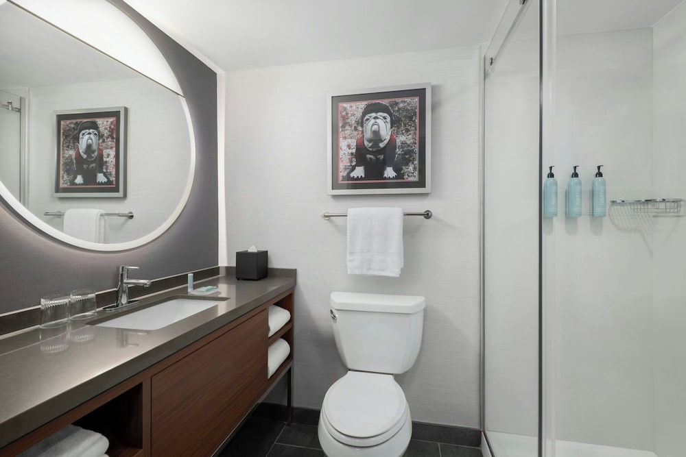 Standard, 2 Queen Beds, Courtyard Athens Downtown 3/5