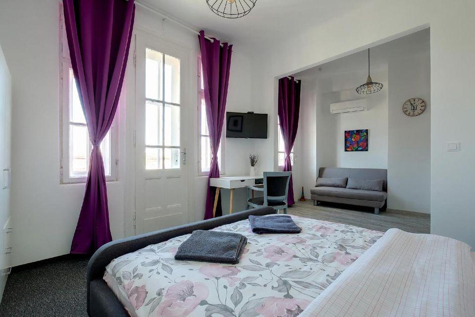 DELUXE, SUITE, QUEEN BED, CITY VIEW, SOFA, BALCONY