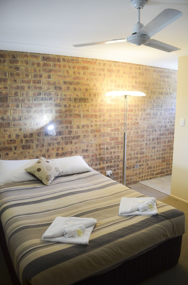Golden Beach Motor Inn 31/45