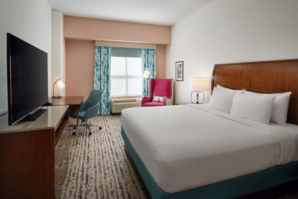 ROOM, KING BED