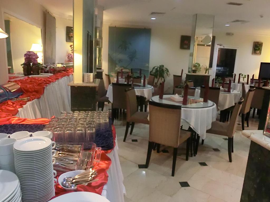 restaurant cafeteria