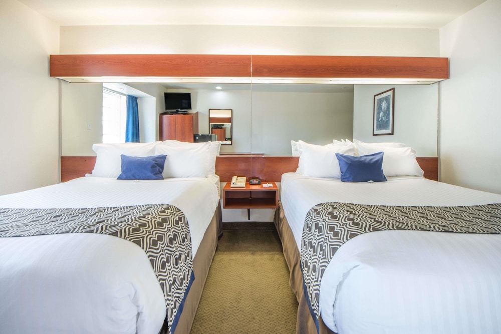 Microtel Inn & Suites by Wyndham Miami 9/24