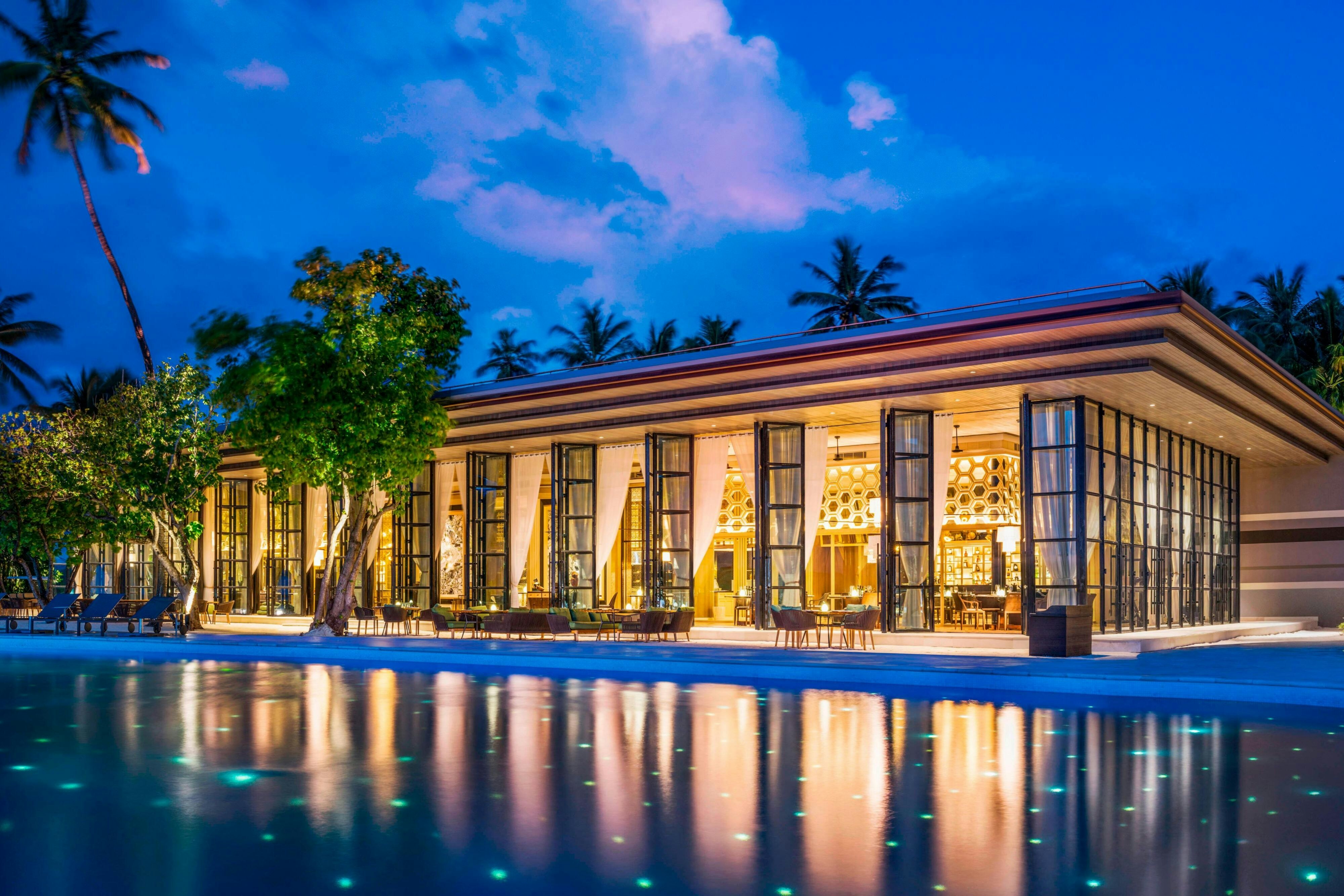 The St Regis Maldives Vommuli Resort 3/60