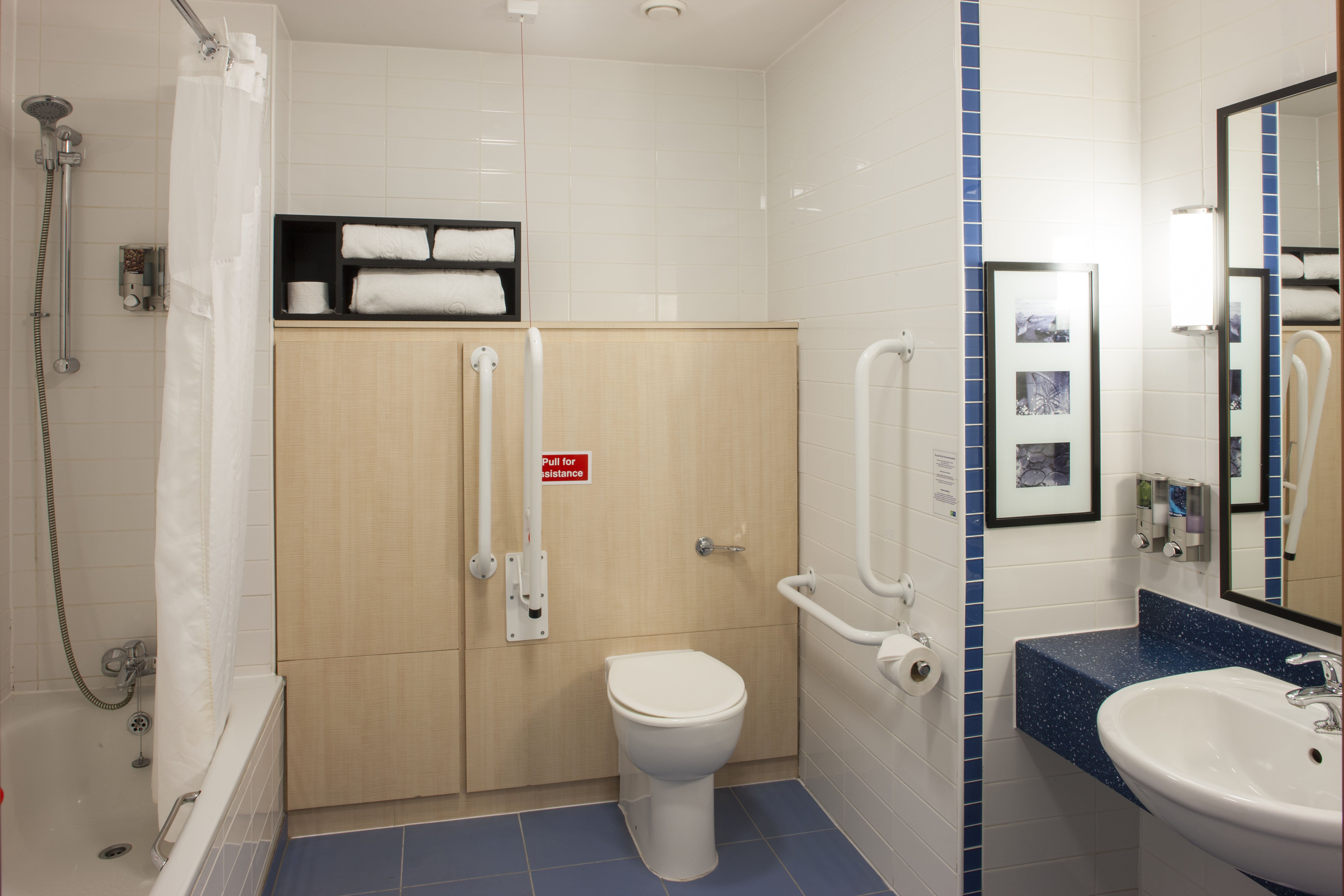 HOLIDAY INN EXPRESS SHREWSBURY 38/40