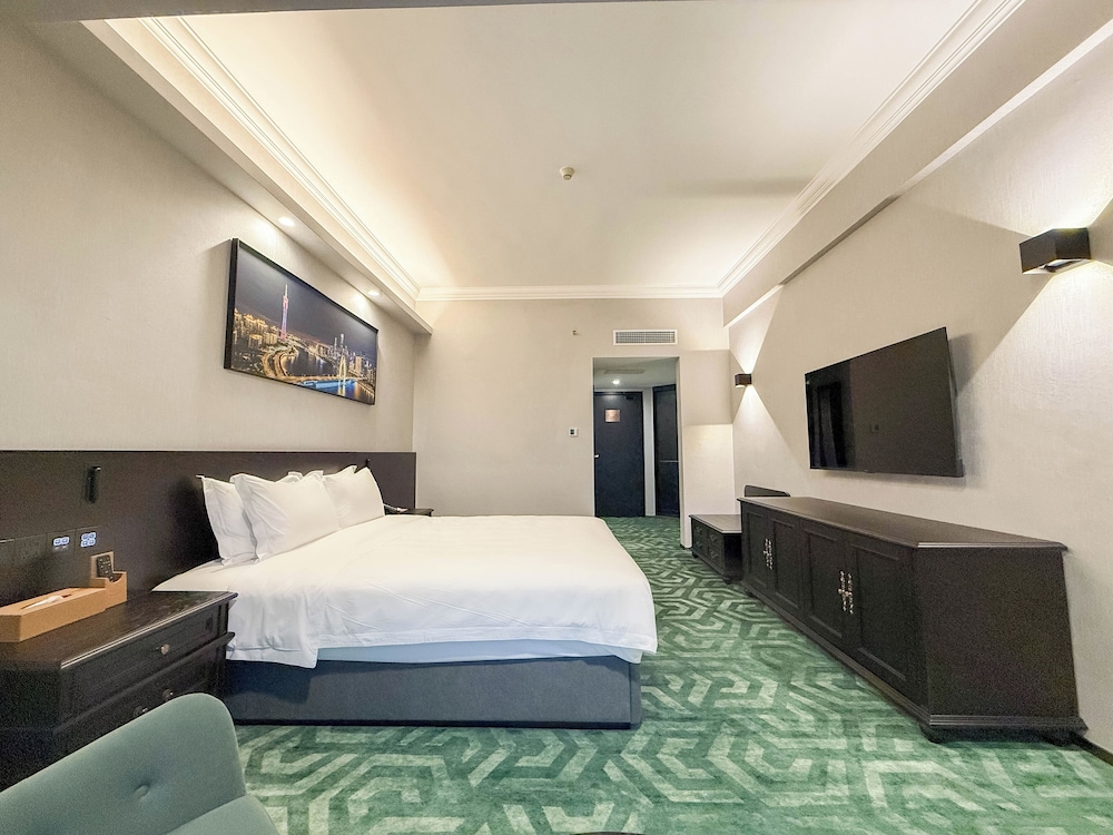 Suite, Queen Bed, Canton Tower View