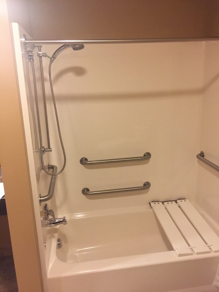 Cobblestone Inn and Suites Newton (ex. Boulders Inn & Suites) 55/55