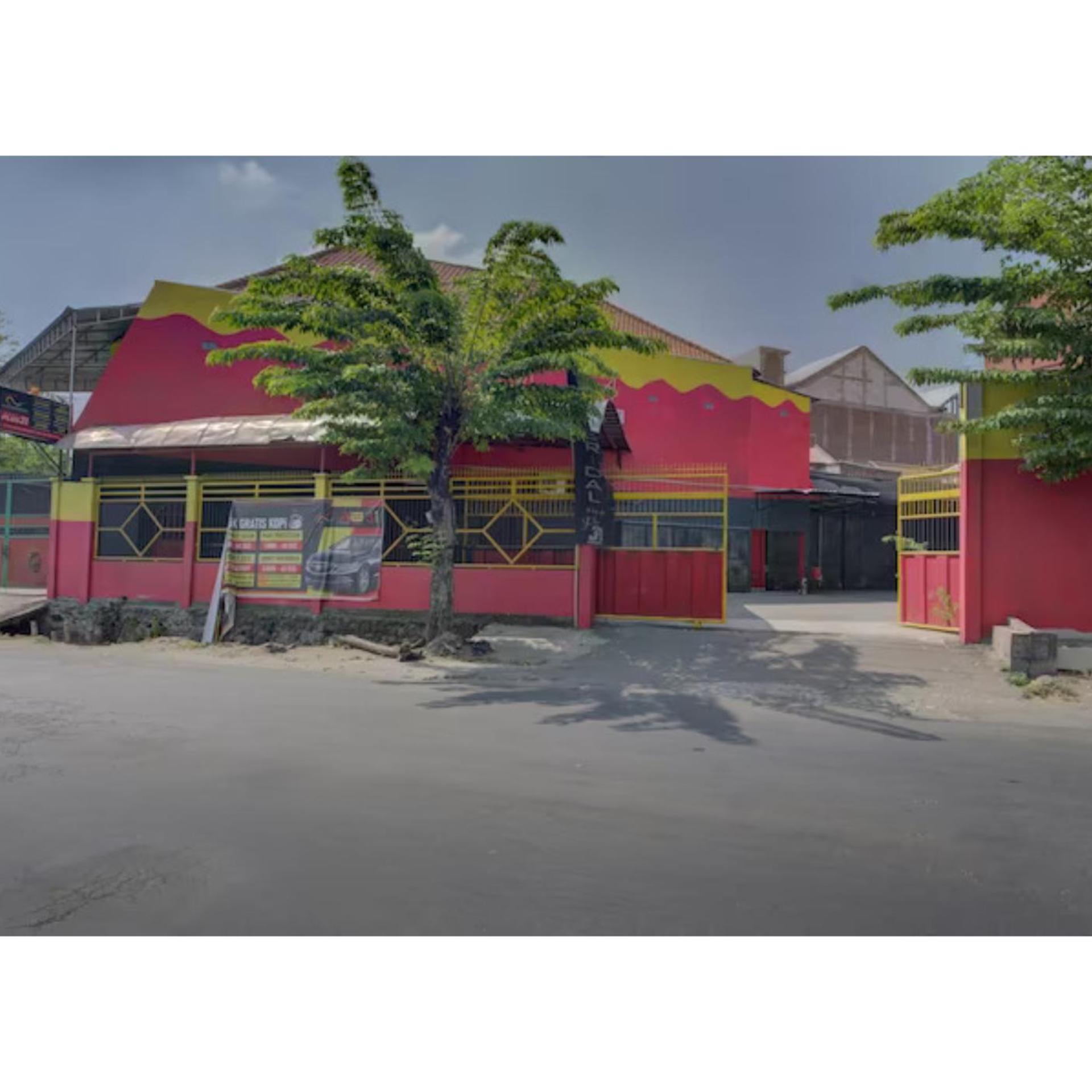 OYO 3198 Sukomanunggal Inn 42/49
