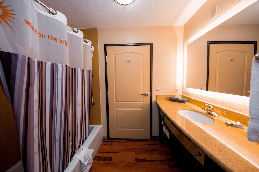 La Quinta Inn & Suites by Wyndham Big Spring 20/48