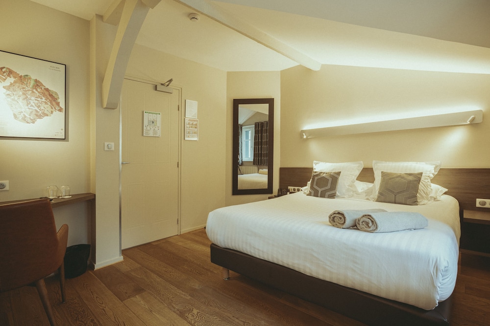 AUBERGE DE CLOCHEMERLE 17/54