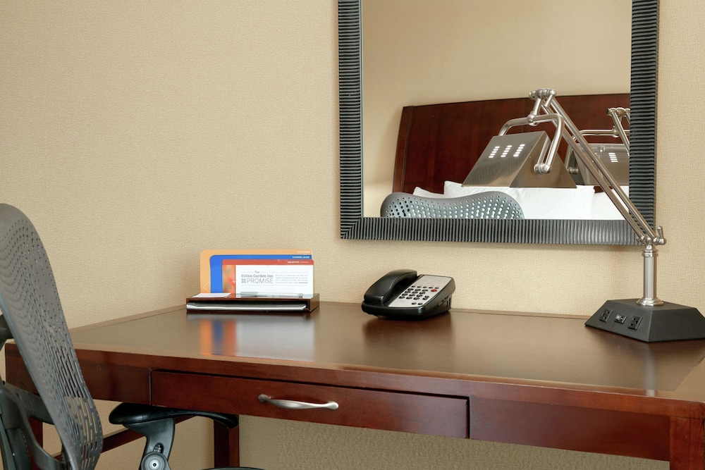 Hilton Garden Inn Fontana 44/46