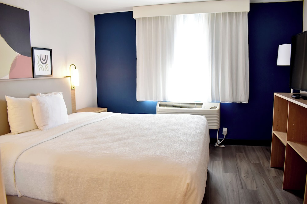 ROOM, KING BED, SOFA