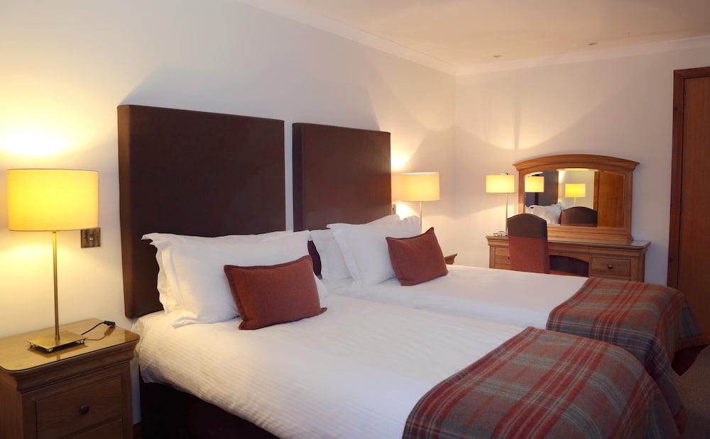 3 Bedrooms, Traditional, Apartment, 1 Double and 4 Single Beds، Macdonald Forest Hills Hotel & Spa 2/4