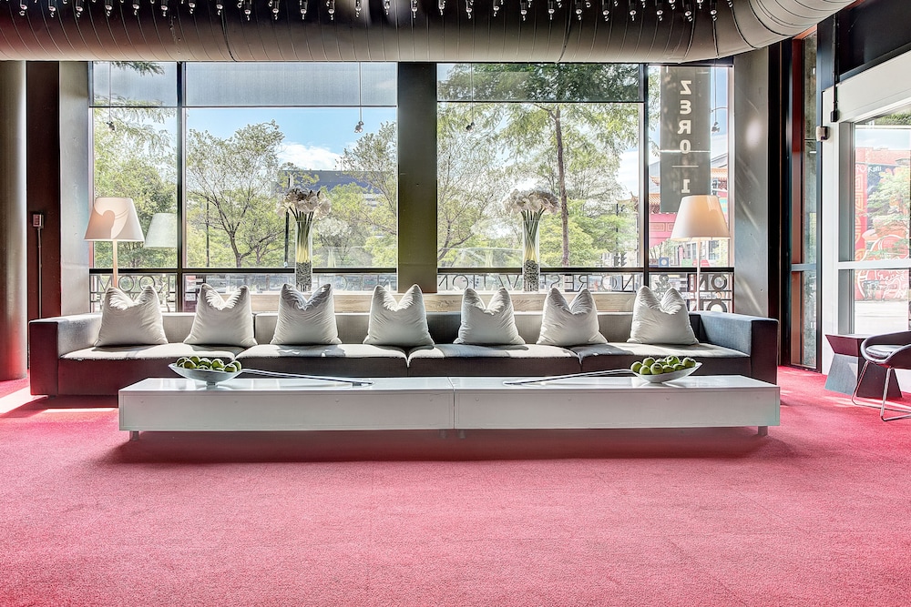 Hotel Zero 1 51/82
