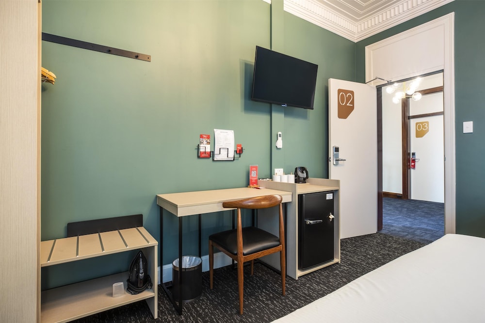 Pymble Hotel 30/50