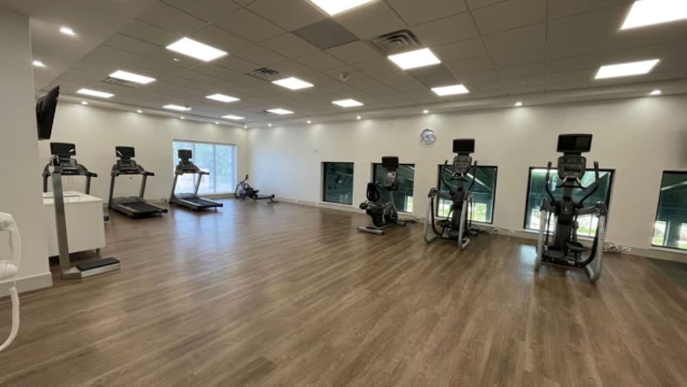 Holiday Inn Express Fall River North 29/44