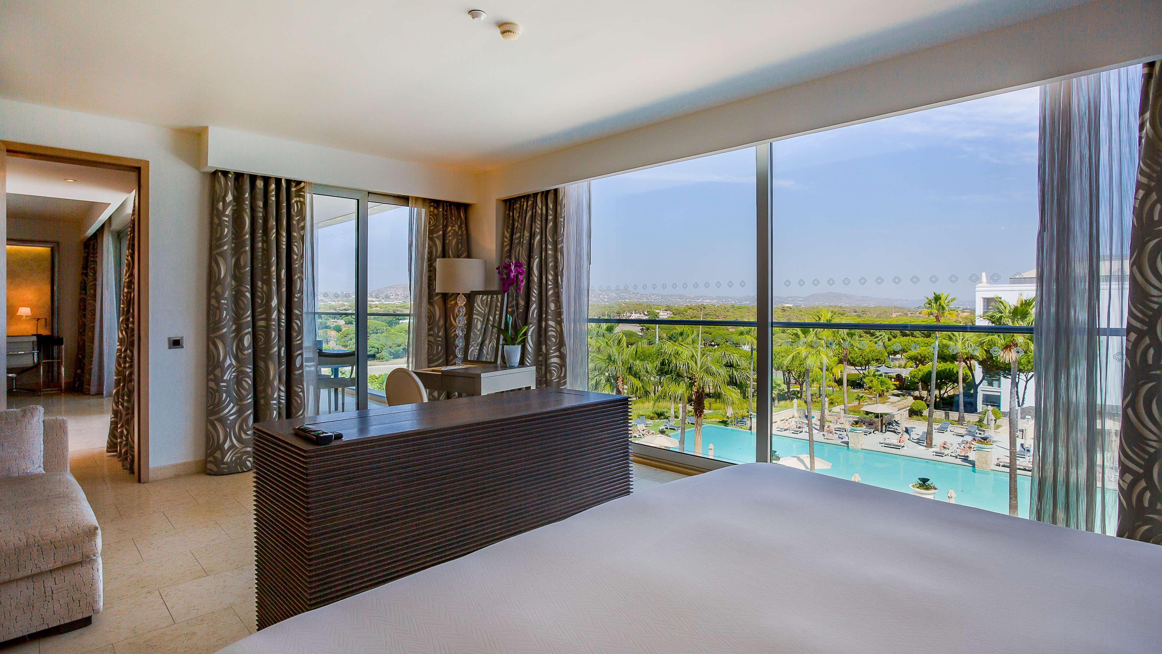 Conrad, Suite, Pool View