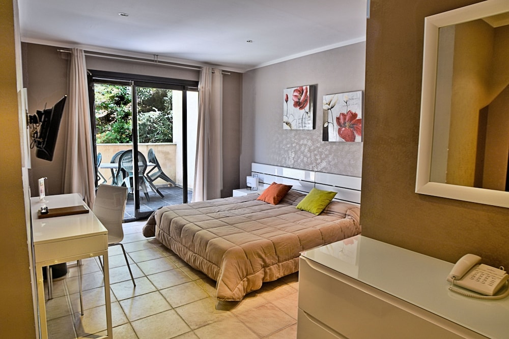 HOTEL DES DEUX SORRU 22/63