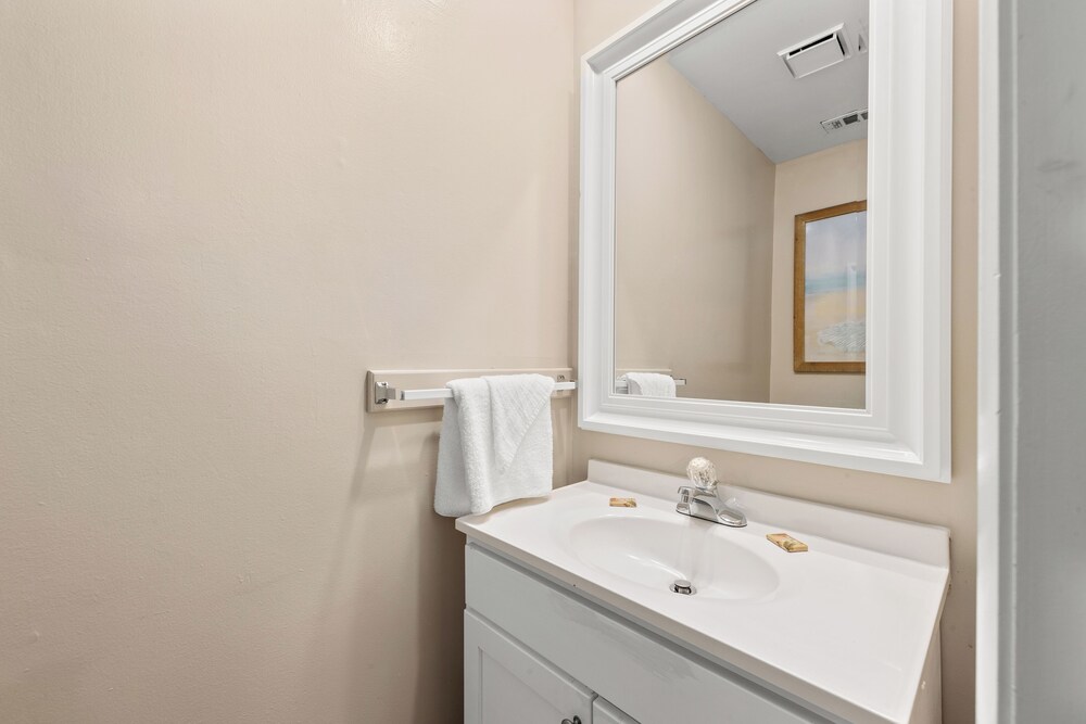 Sandpiper Beacon Beach Resort 48/50
