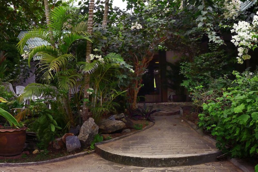Seetanu Bungalows 15/68