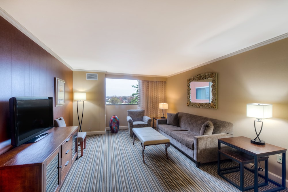 DoubleTree by Hilton Akron Fairlawn 33/50