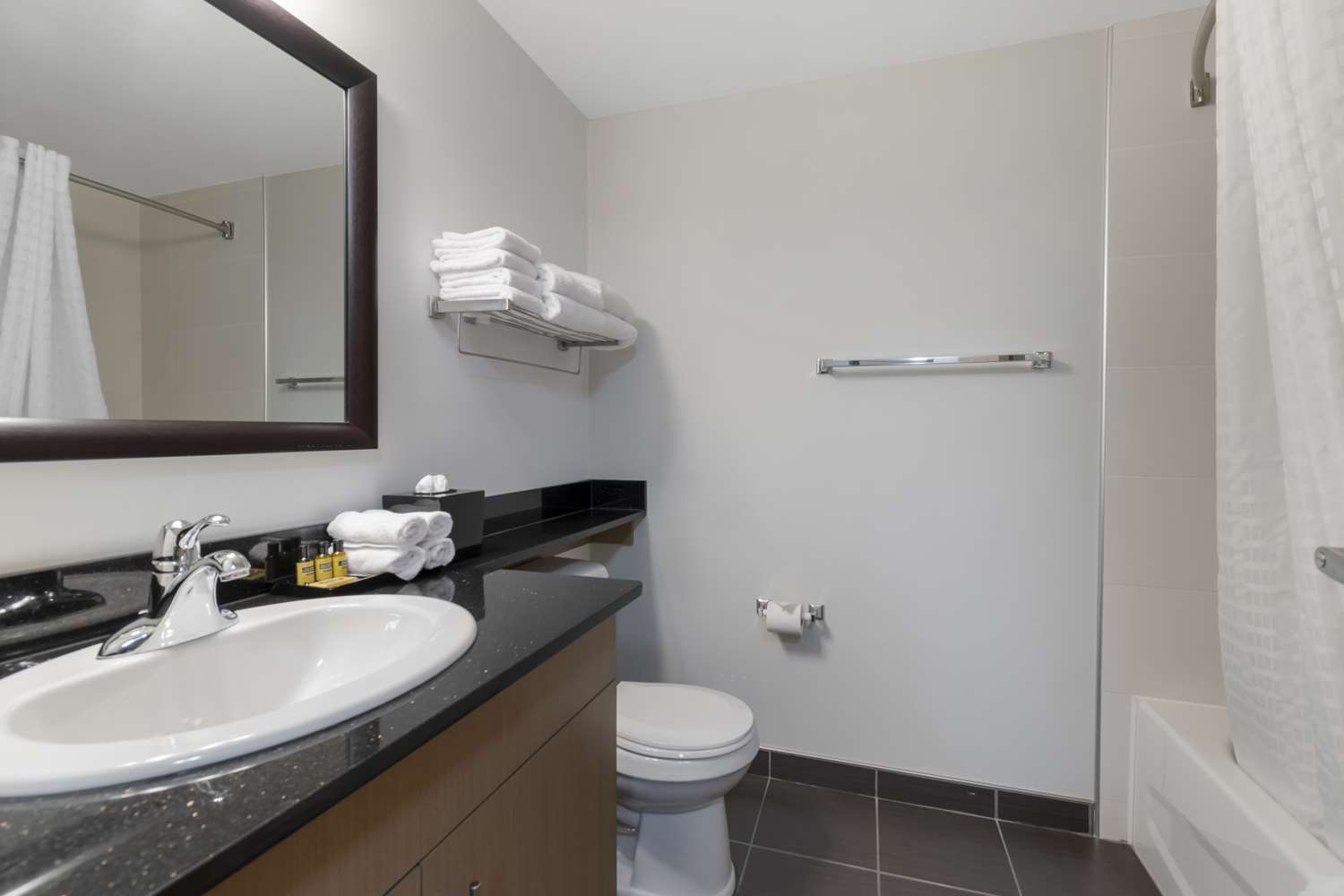 Best Western Plus Airport Inn and Suites 42/46